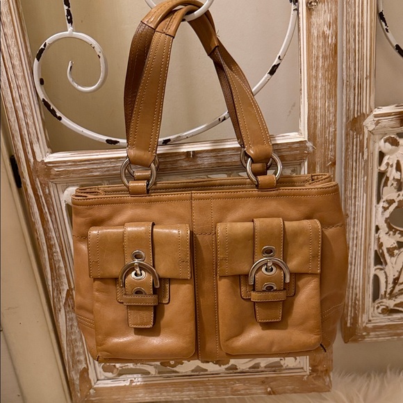Coach Handbags - Coach Vintage Y2K Tan Leather Shoulder Bag 🩷